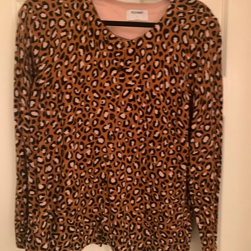 Old Navy Brown and pink leopard‎ sweater